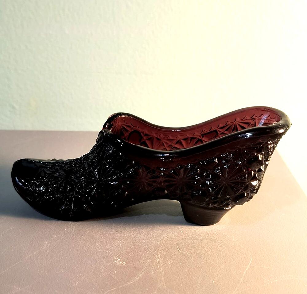 892.  Fenton Purple Glass High Heeled Daisy and Buttons Slipper Shoe